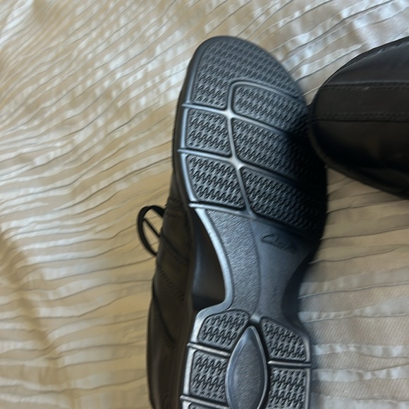 Clarks black dress shoes, men’s size 7 medium ortholite - Picture 4 of 8